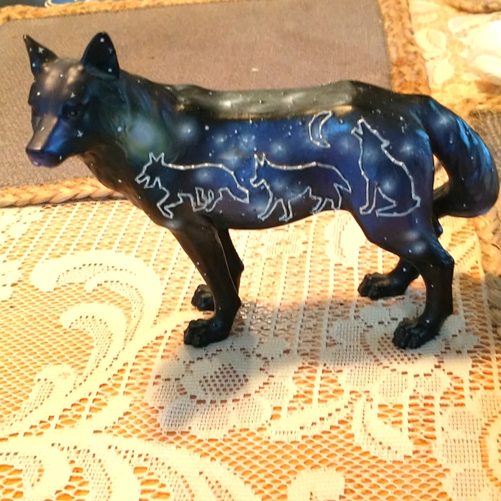 Wolf of the night figurine